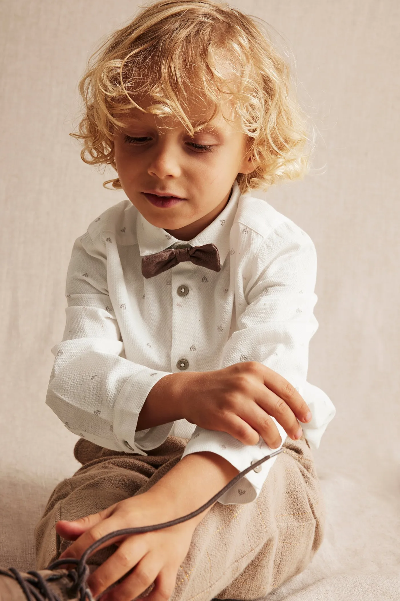 Kids' white circus horse patterned shirt with bow tie